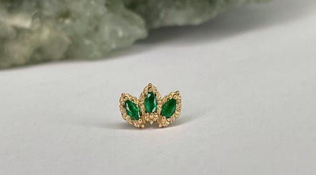 Emerald jeweled brooch from Katarza, Split, Splitsko-dalmatinska Županija, HR.
