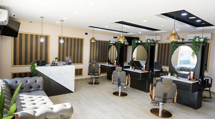 Groomed by Elereka Ikoyi imagem 3