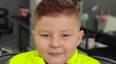 Gambar BARBAERIA 54  Peluqueria Unisex 3