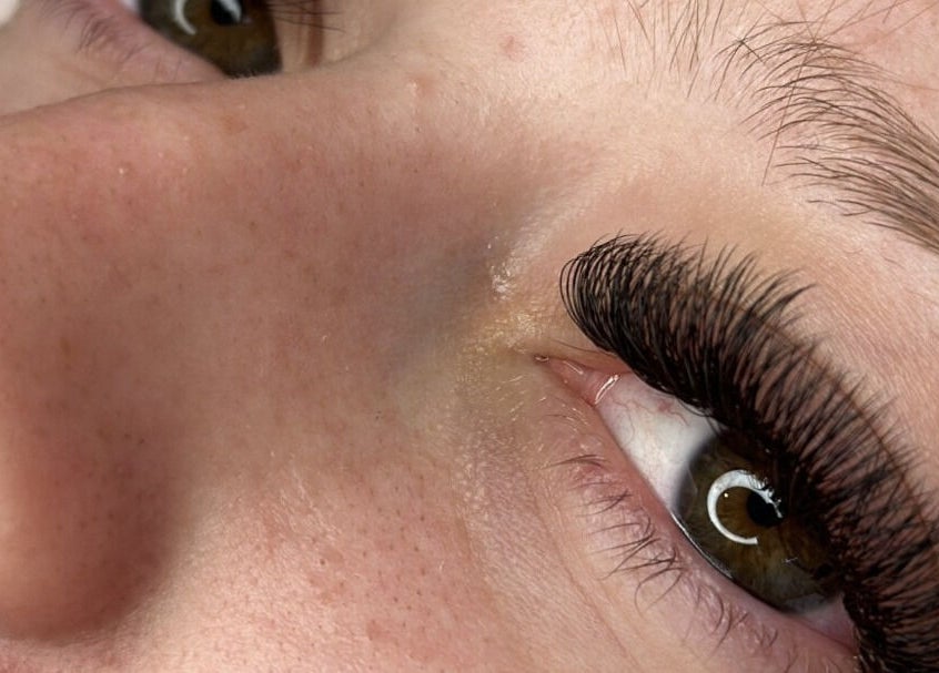 Close-up of curled lashes at Get Set Glow, Deception Bay, Queensland, AU, enhancing natural beauty.
