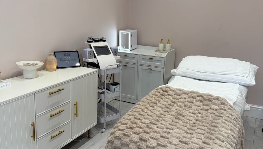 Cozy, welcoming treatment room at Redefine Body Contouring, Poynton, Cheshire, England, GB. Modern equipment and plush bed.