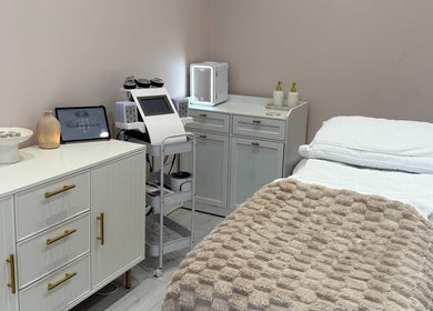 Cozy, welcoming treatment room at Redefine Body Contouring, Poynton, Cheshire, England, GB. Modern equipment and plush bed.