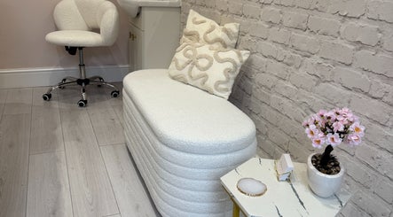 Elegant seating area at Redefine Body Contouring, Poynton, Cheshire, England, GB with chic white decor.