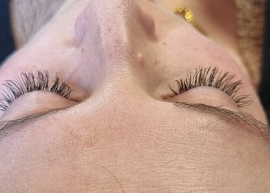 Close-up of eyelash extensions at Pretty Pamper, Jeffreys Bay, Eastern Cape, ZA, showcasing beauty service.