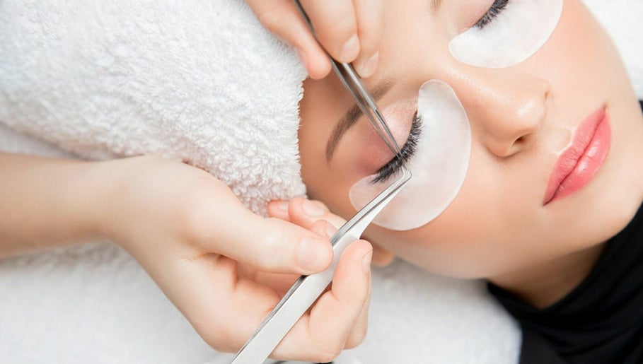 Bella Lash image 1