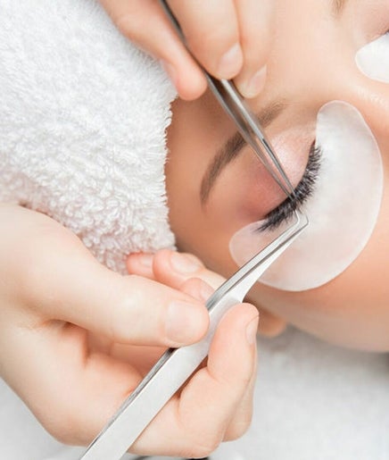Bella Lash image 2