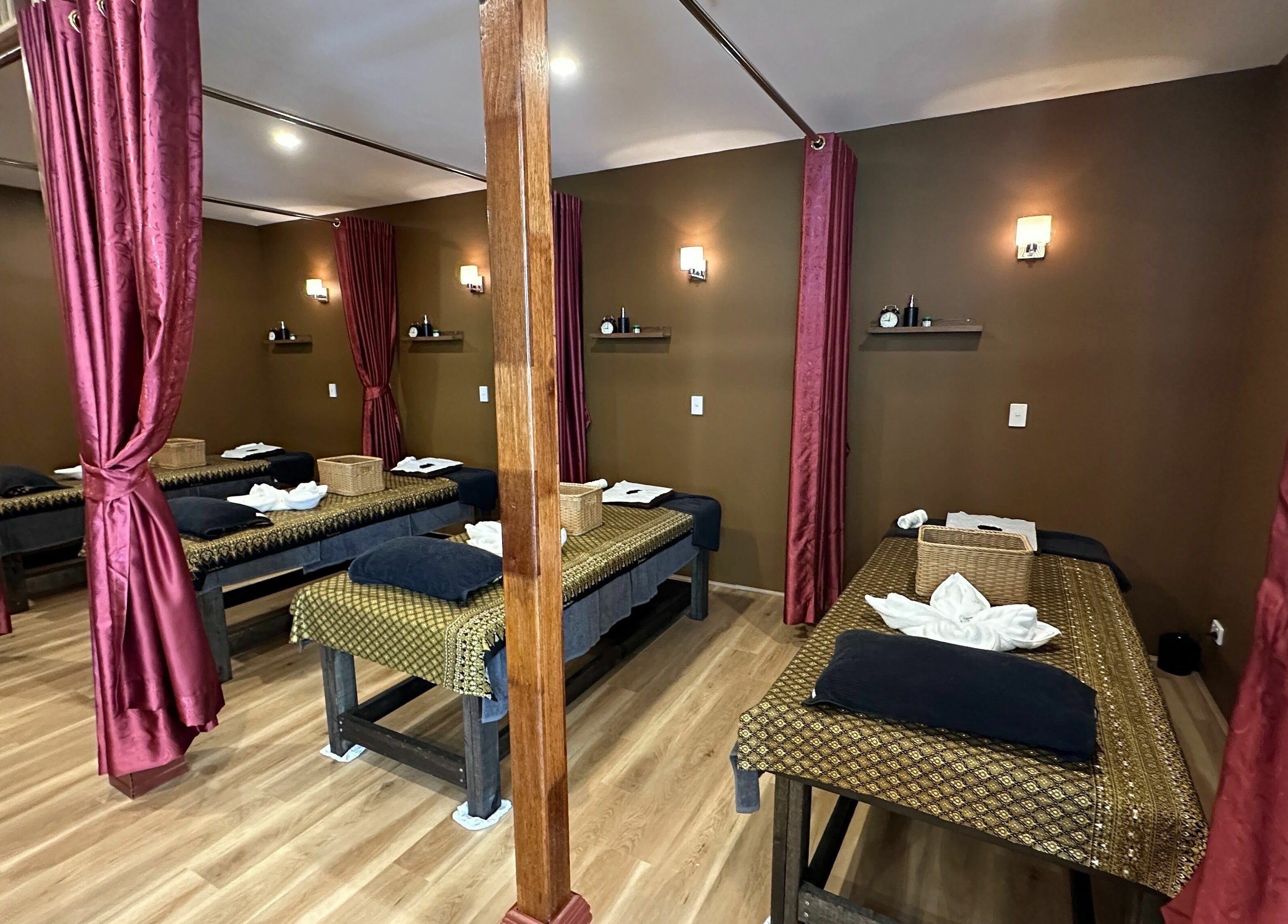 Relaxing massage room at Thai Chada Massage and Spa, Mascot, New South Wales, AU with elegant decor.