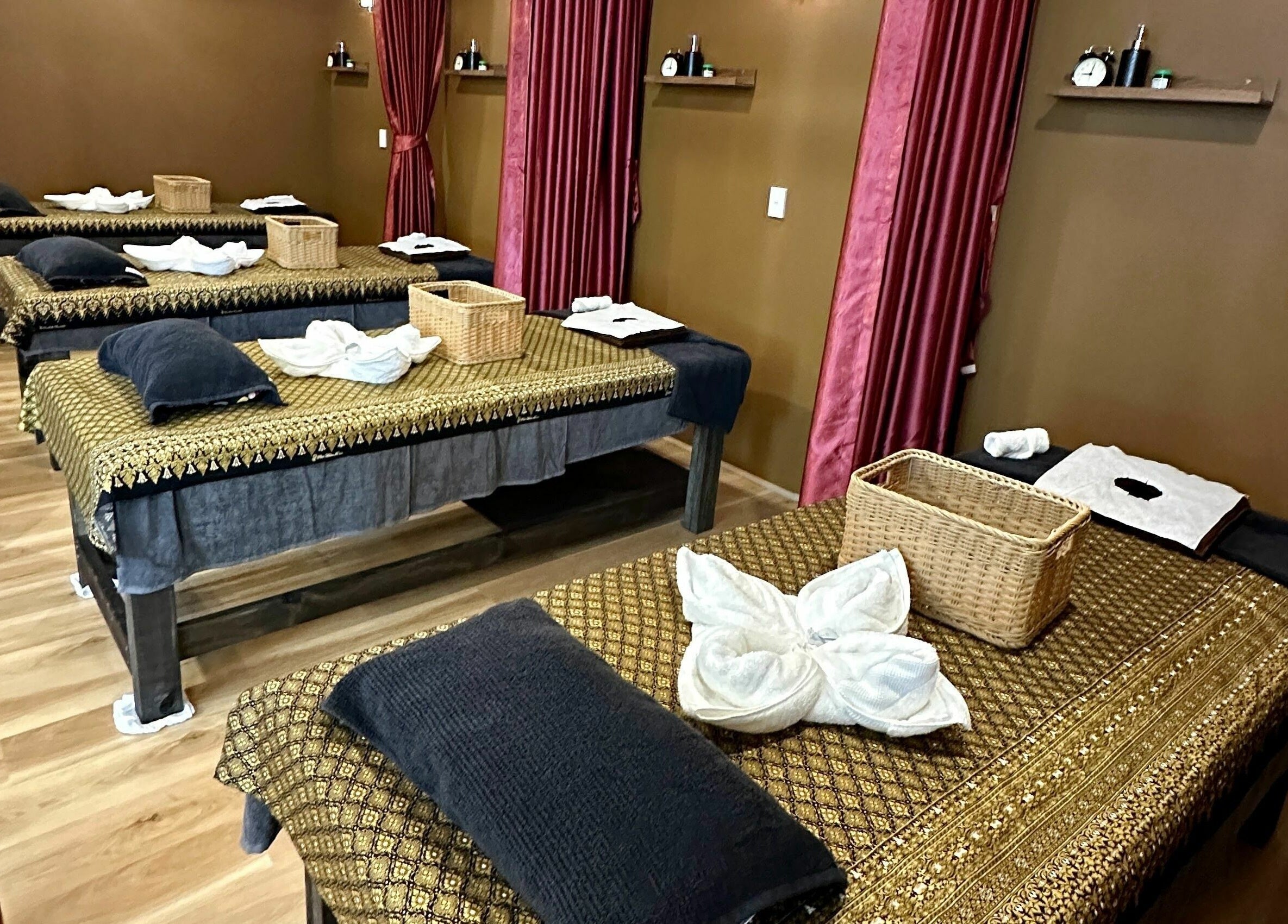 Relaxing massage room at Thai Chada Massage and Spa, Mascot, New South Wales, AU with elegant decor.