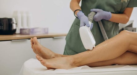 Laser hair removal at VU Organic Beauty by Vanessa Usher in Ħaż-żebbuġ, MT ensures silky smooth legs.