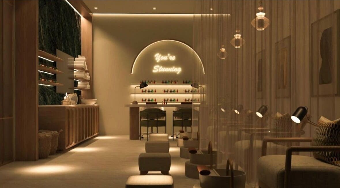 تصميم داخلي أنيق في Blanca Beauty Nails and Hair في أبها، منطقة عسير، السعودية، يبرز حرفية استثنائية.