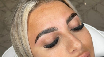 Brows by Isabel image 2