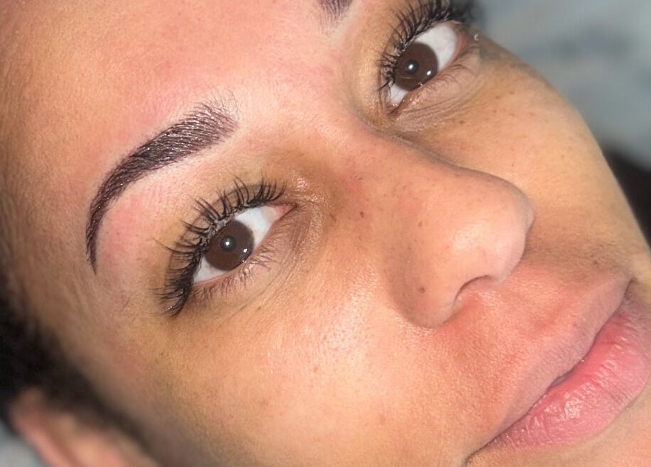 Beautiful lash extensions at Lashmek, Edinburgh, Scotland, GB enhancing natural beauty.