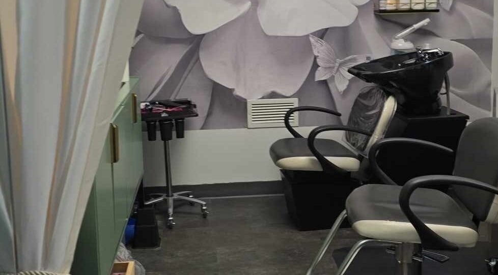 Luxurious salon chairs and sink at Salon Royal, Roswell, Georgia, US.