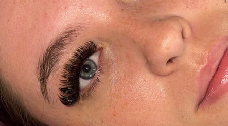 The Blink & Brow Bar image 2