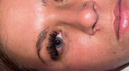 The Blink & Brow Bar image 3