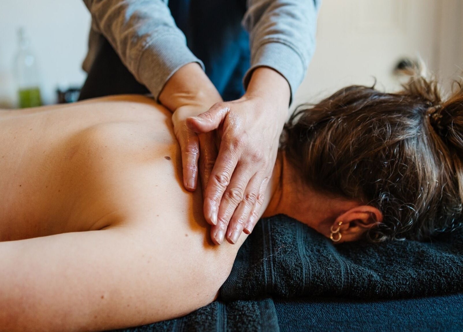 Relaxing massage at Everyone Loves Massage at CFP Pilates Studio in Norwich, England, GB.