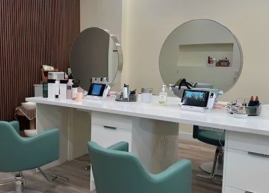 TT Head Spa Long Beach interior with stylish salon chairs and mirrors, Long Beach, California, US.