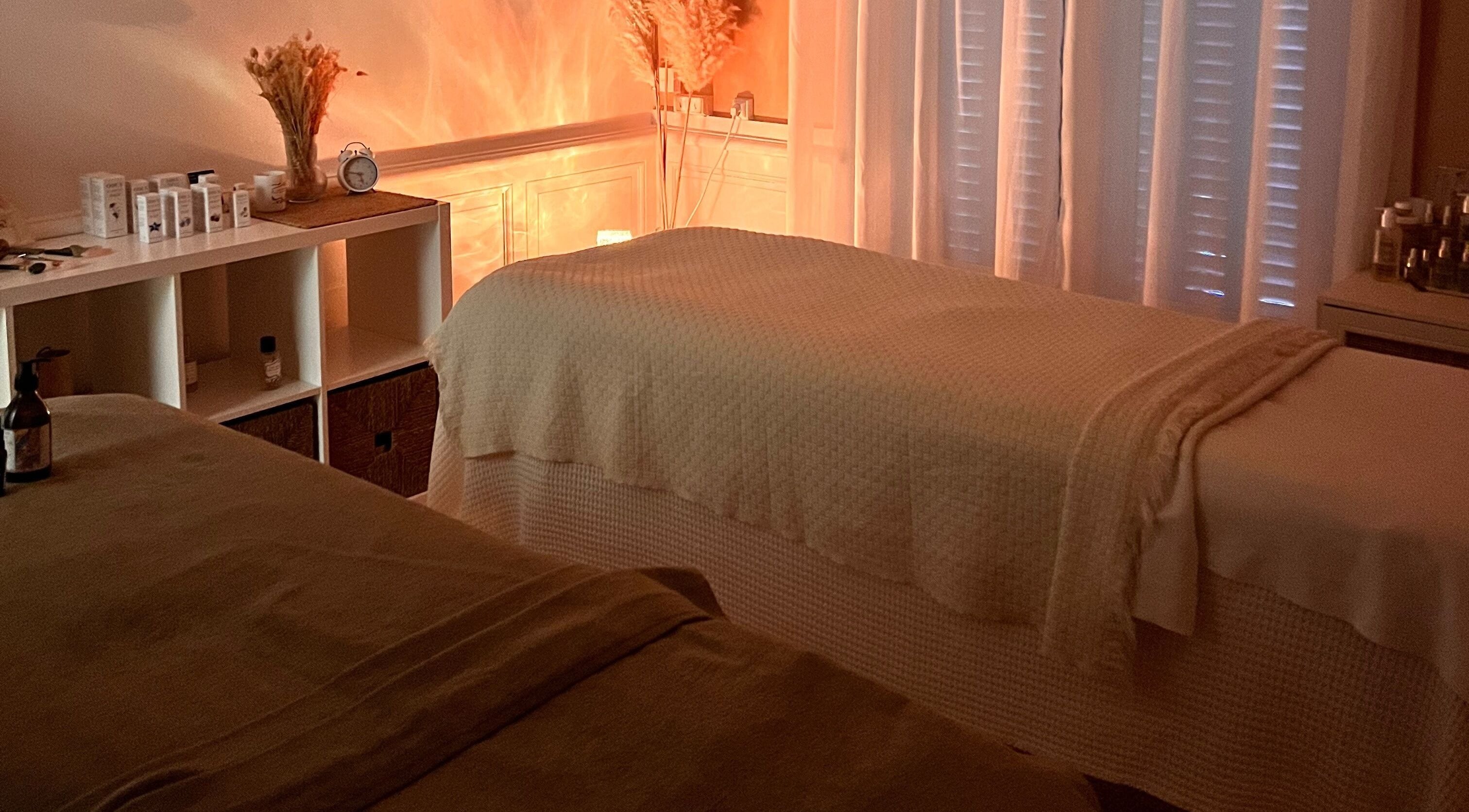 Salle de massage chaleureuse à Kia Ora, Clermont-ferrand, Auvergne-rhône-alpes, FR.