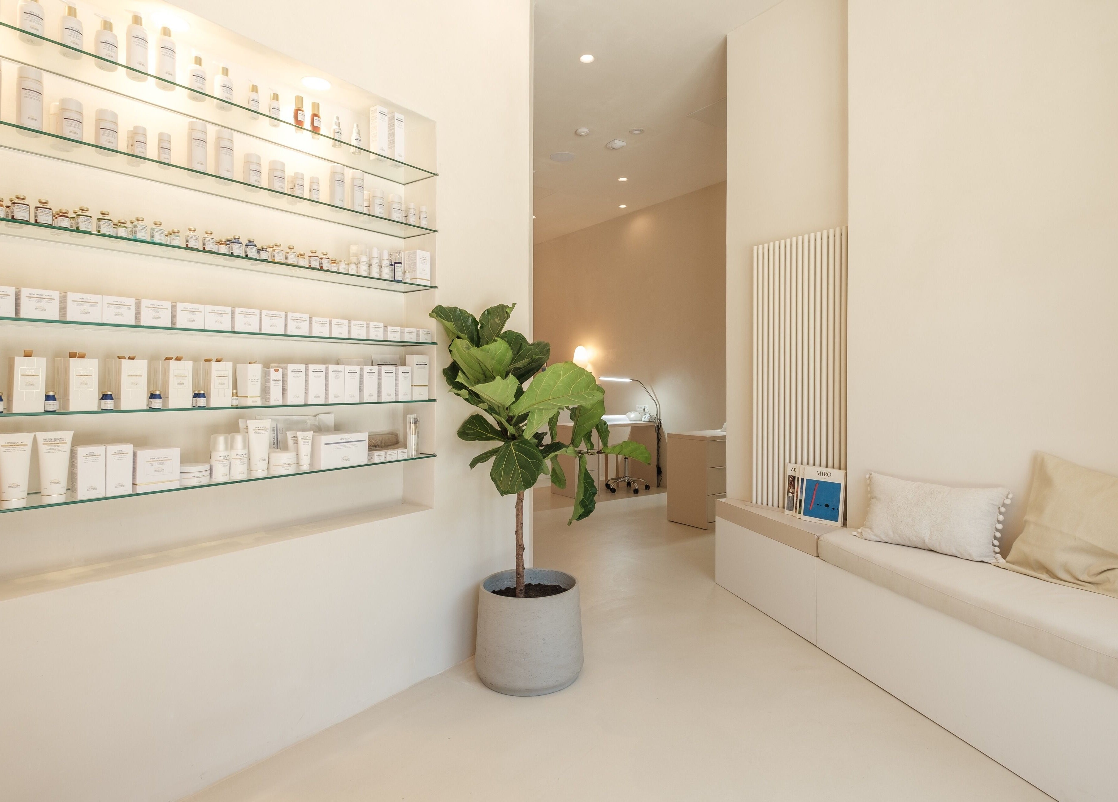 Elegantna interakcija proizvoda i dizajna u salonu Domasi, Zagreb, HR.