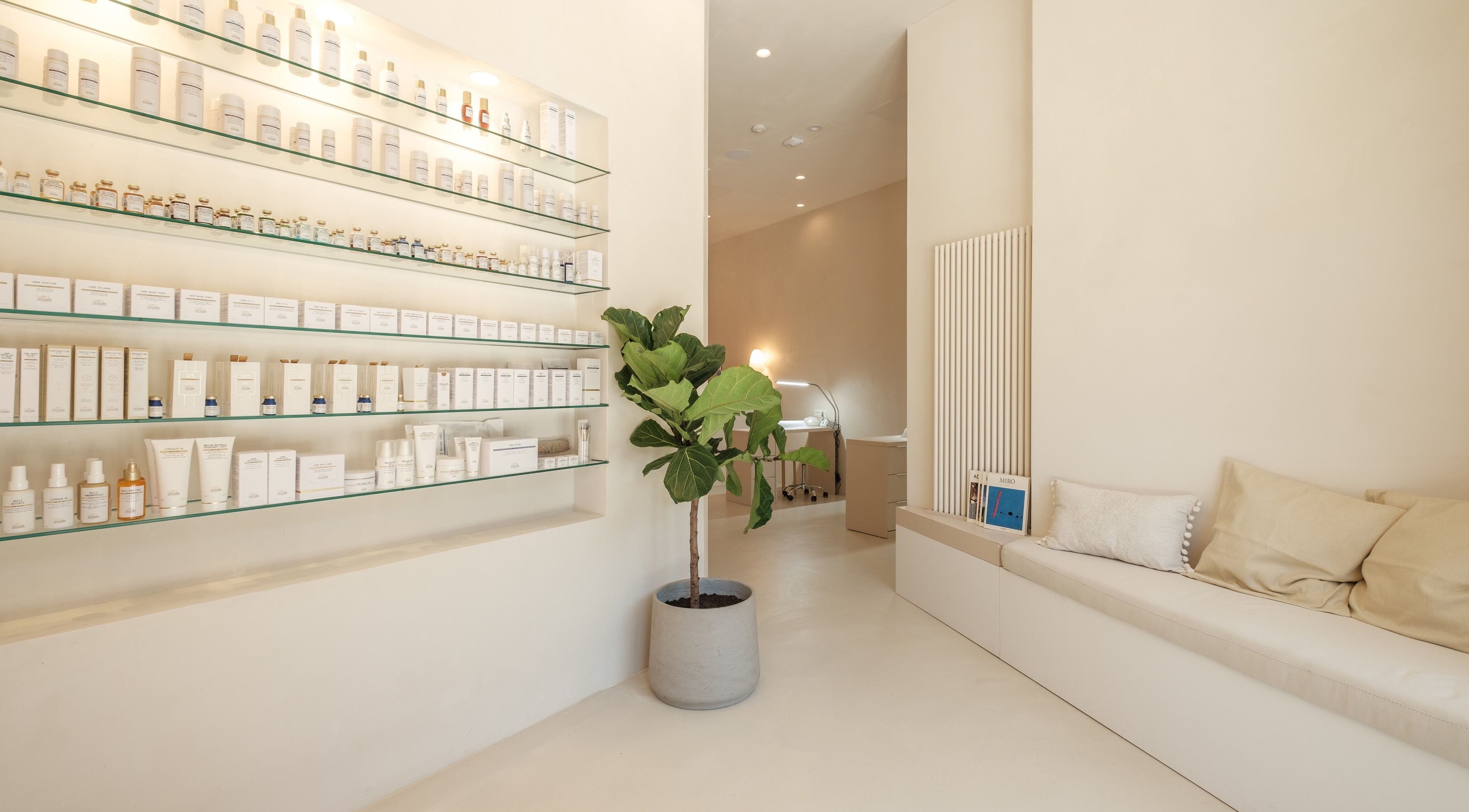 Elegantna interakcija proizvoda i dizajna u salonu Domasi, Zagreb, HR.