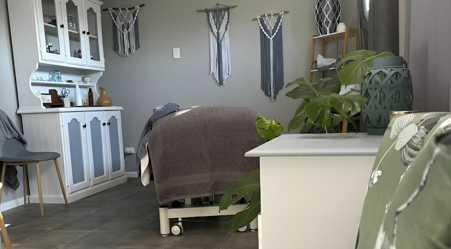 Relaxing massage room at Kays Remedial Massage Therapy, Barrack Heights, New South Wales, AU with calming decor.