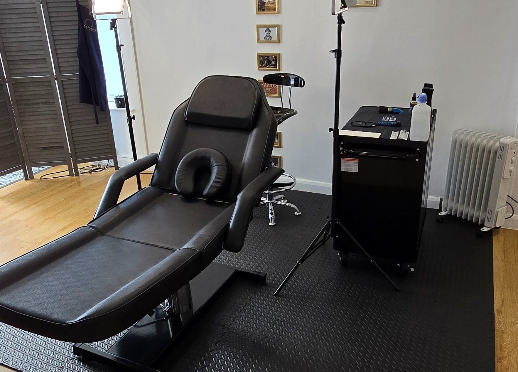 Sleek, modern treatment room at Scalp Art Clinic in South Woodham Ferrers, England, GB with comfortable chair.
