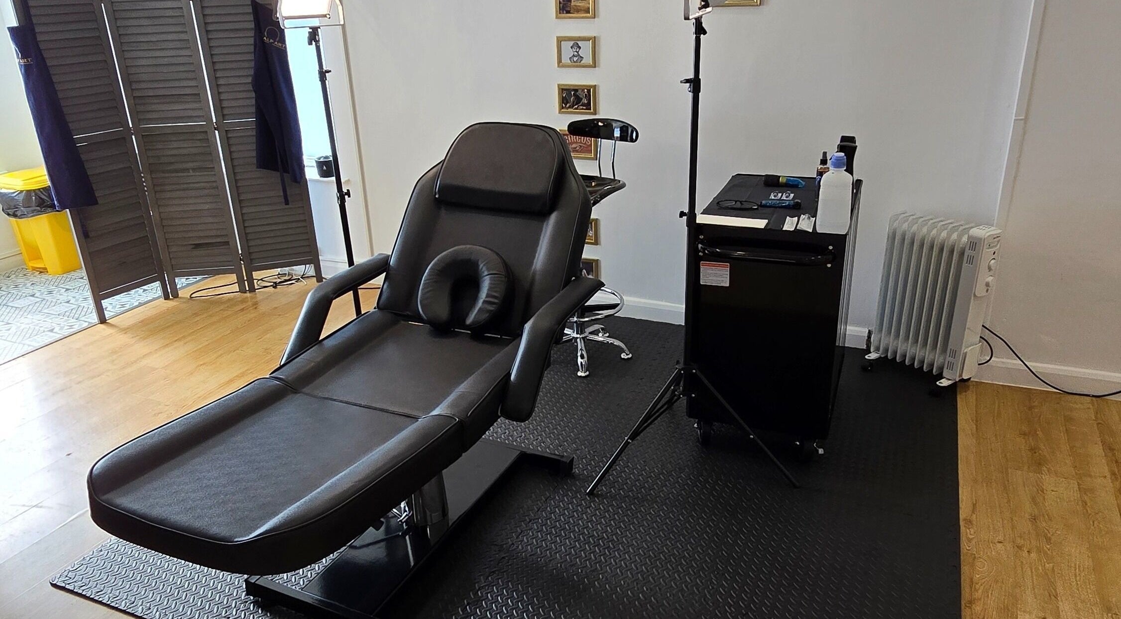 Sleek, modern treatment room at Scalp Art Clinic in South Woodham Ferrers, England, GB with comfortable chair.