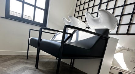 JRW Hair Studio imagem 2