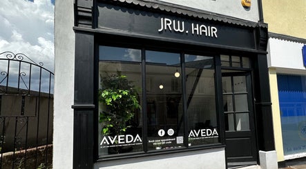 JRW Hair Studio imagem 3