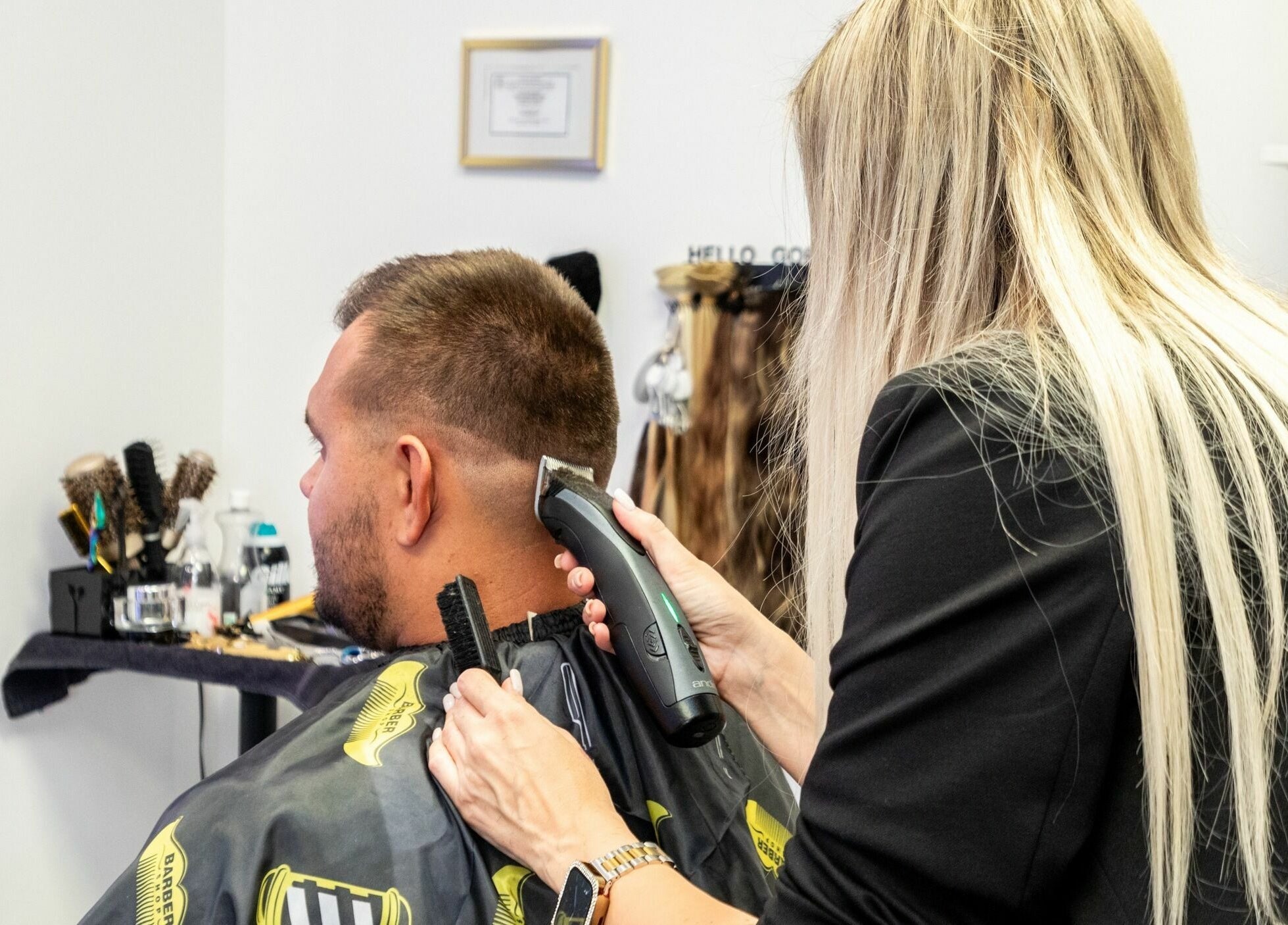 Stylist giving haircut at Viva Beauty Bar Via Maks Salon, Cumming, Georgia, US.
