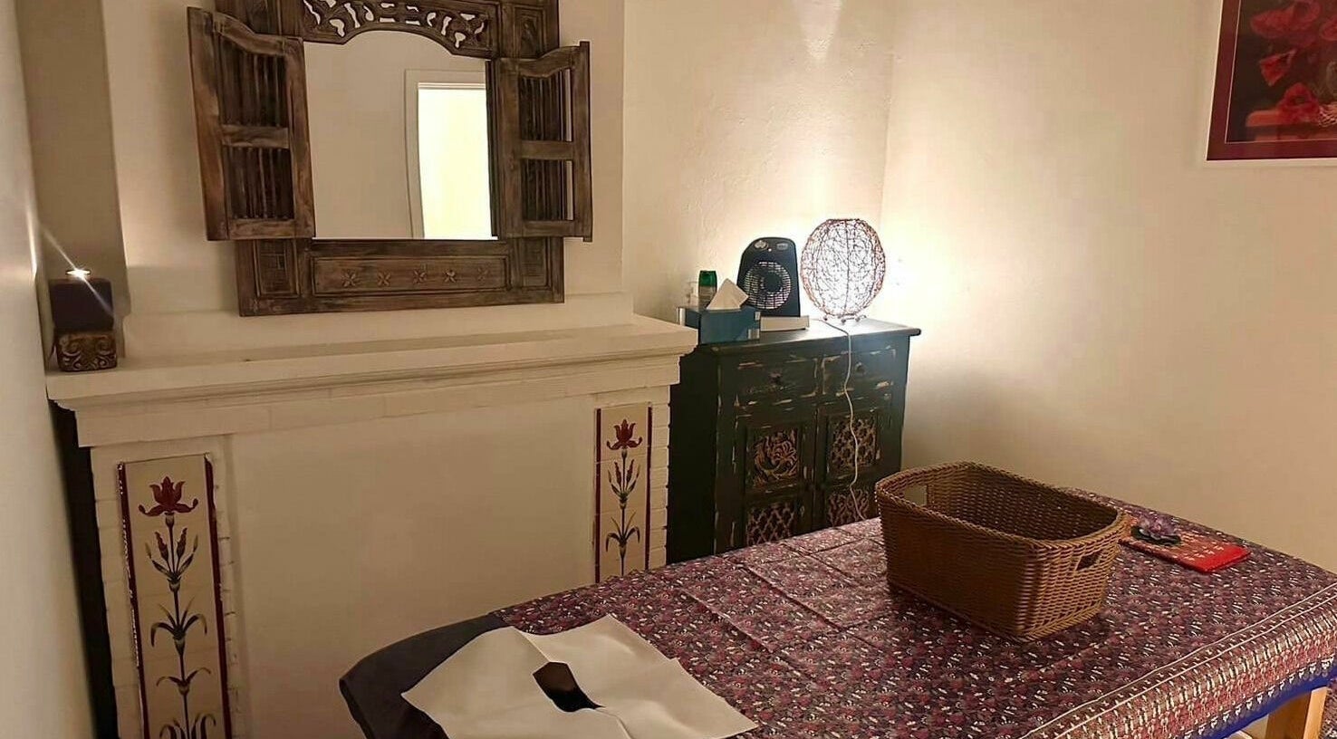 Tranquil massage room with decorative accents at Plam Thai Massage - Balaclava, Melbourne, Victoria, AU.