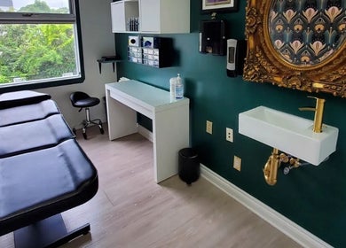 Relaxing studio at Relic Piercing And Tattoo in Ottawa, Ontario, CA with a modern chair and elegant decor.