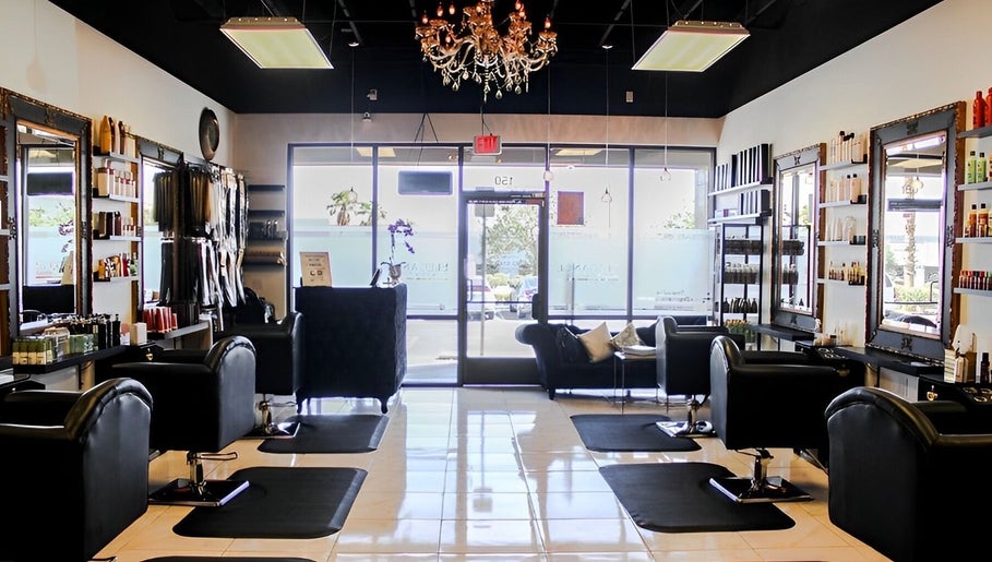 Elegance Salon & Beauty Supply billede 1