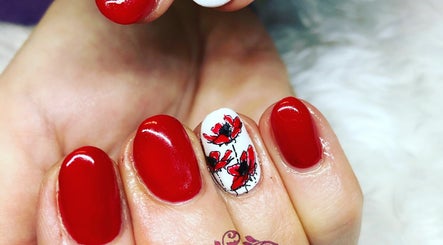 LG Nails image 2