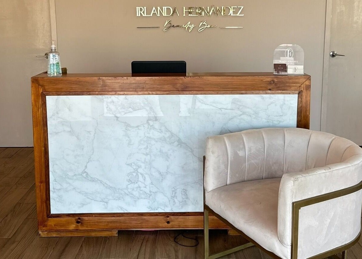 Mostrador de recepción de Irlanda Hernandez Beauty Box en Ciudad Del Carmen, Campeche, MX.