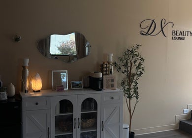Cozy entrance at DX Beauty Lounge in Joliet, Illinois, US with mirror, plant, and welcoming decor.