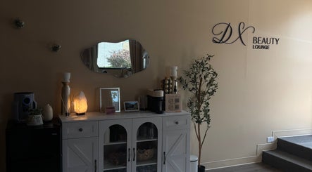 Cozy entrance at DX Beauty Lounge in Joliet, Illinois, US with mirror, plant, and welcoming decor.