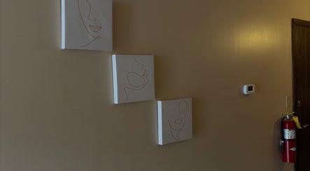 Minimalist wall art decor at DX Beauty Lounge in Joliet, Illinois, US, enhancing the welcoming atmosphere.