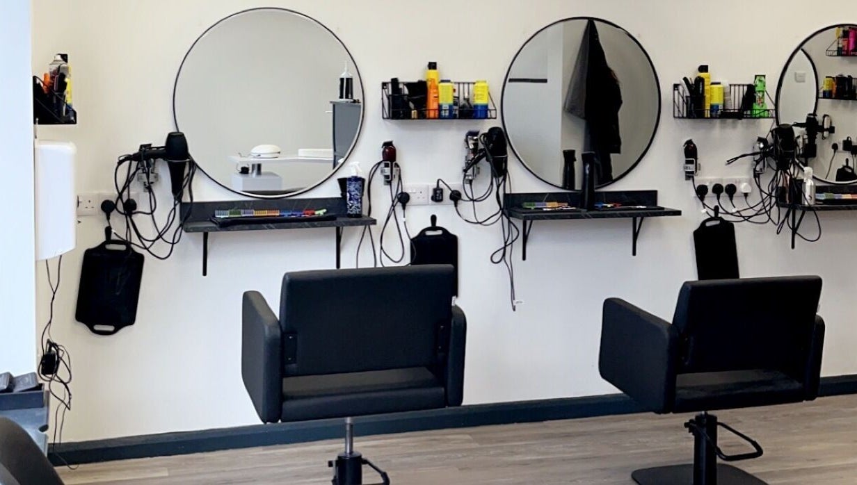 Contemporary salon chairs and round mirrors at Kutz Salon, Lincoln, England, GB.