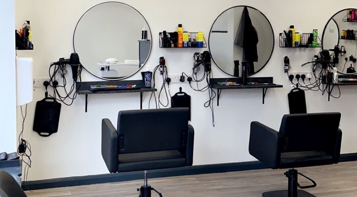 Contemporary salon chairs and round mirrors at Kutz Salon, Lincoln, England, GB.