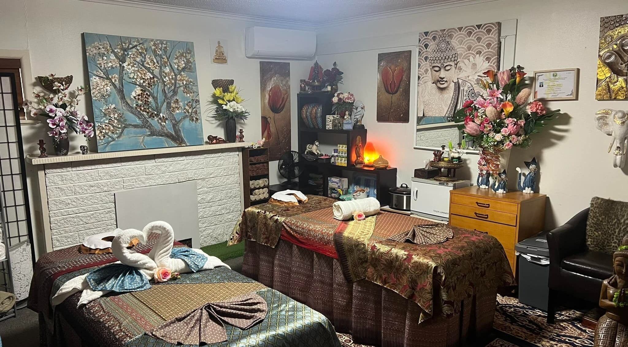 Relaxing massage room at Star Thai Massage, Auckland, NZ with elegant decor and cozy atmosphere.