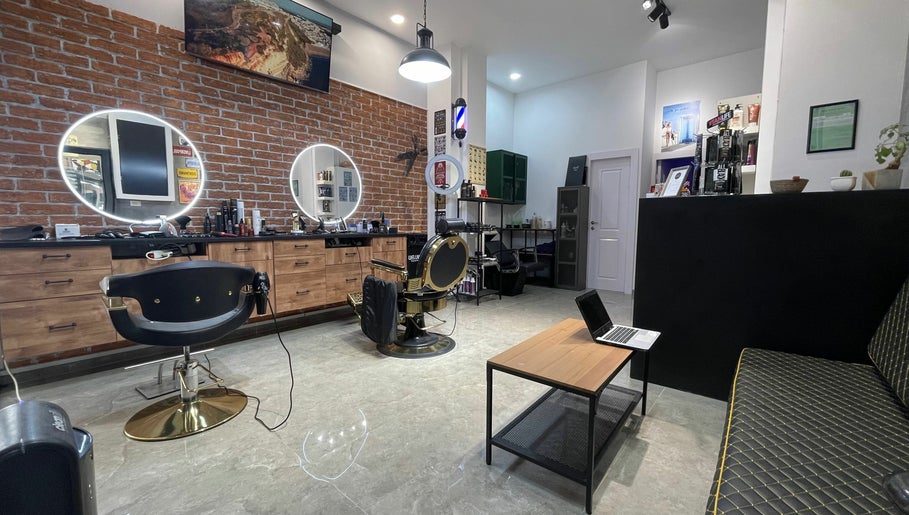 Zohar’s Barbershop, bilde 1