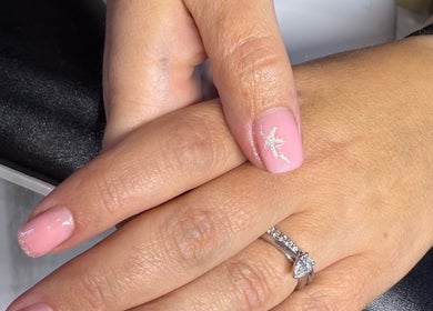Elegant pink manicure with star design at Bonito Hair and Beauty, Rushden, England, GB.