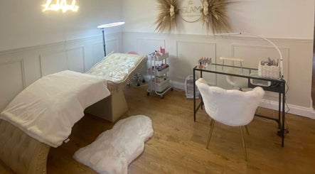 The Glam Bar