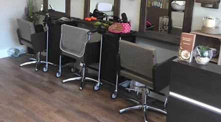 Amanda's Hair & Beauty