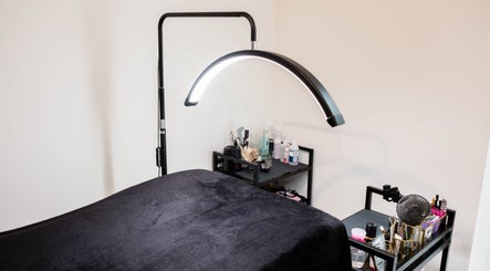 AV Lashes London