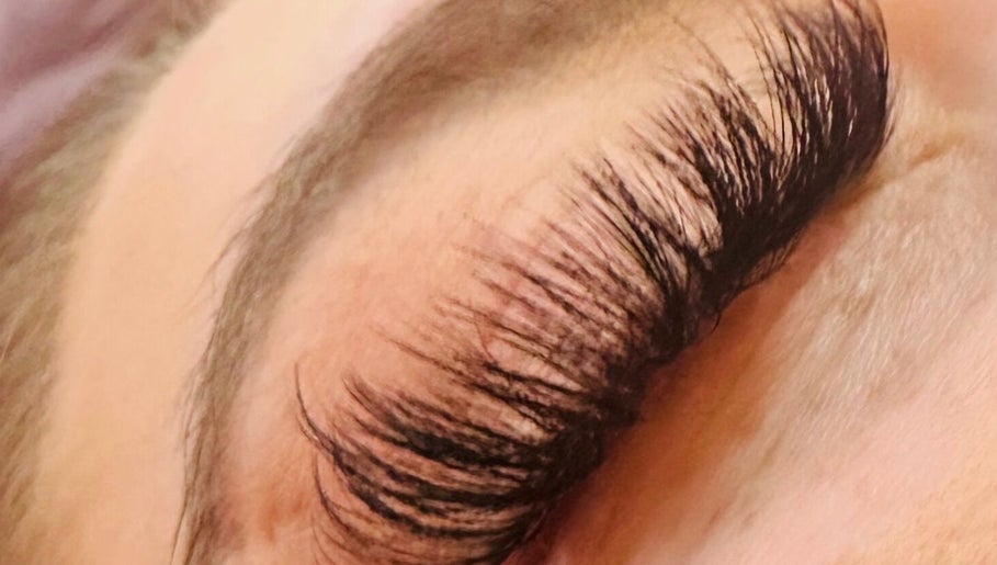 Ooh La Lash Brackley imagem 1