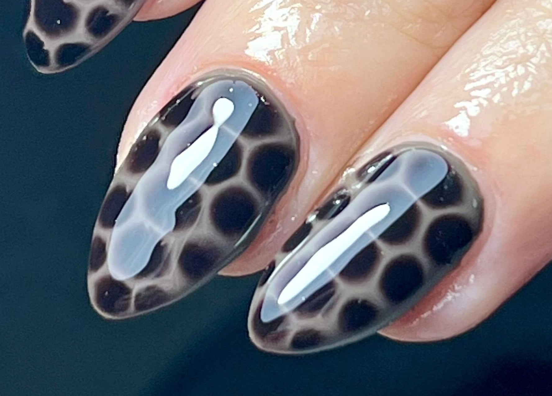 Diseño de uñas estilo leopardo en Uxia Nails Los Hornos, Los Hornos, Provincia De Buenos Aires, AR.