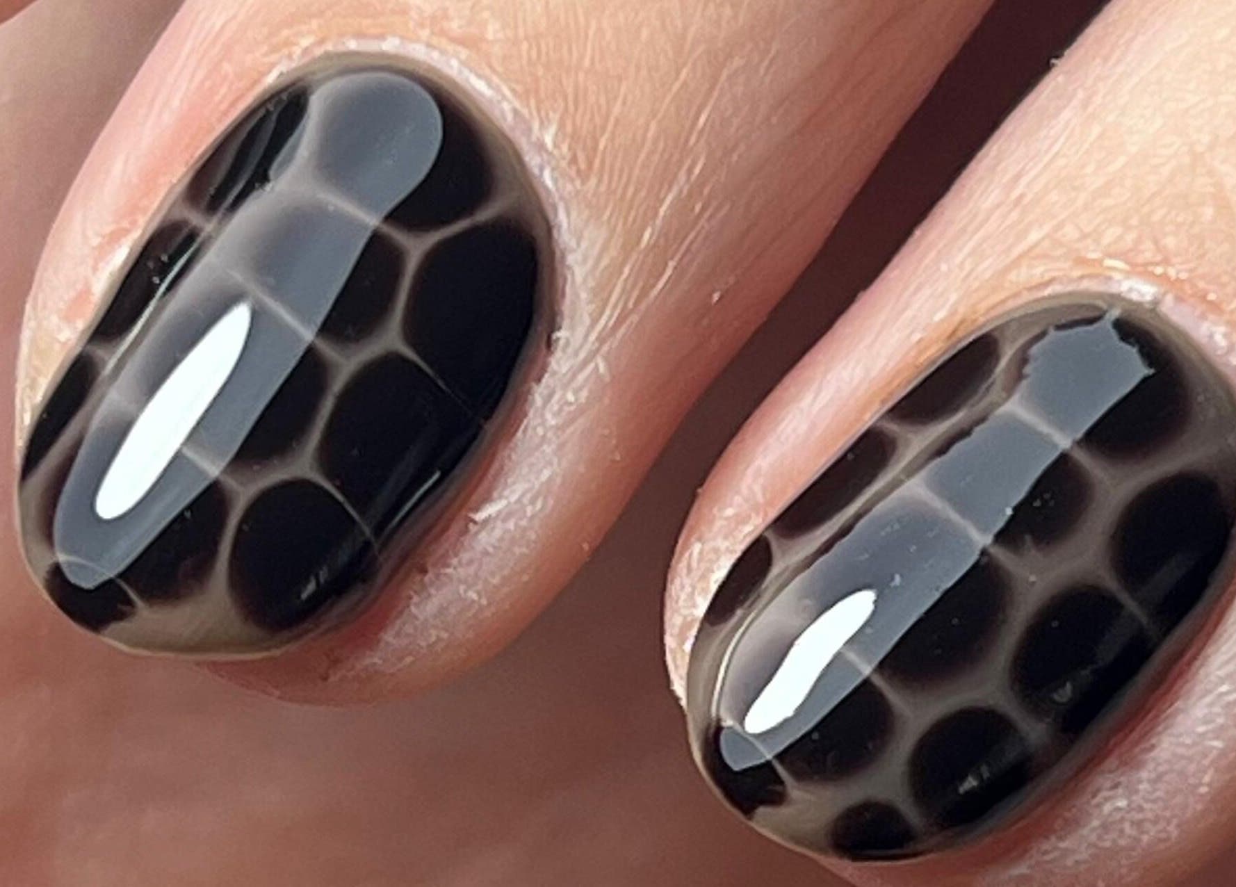 Diseño de uñas artísticas negro en Uxia Nails La Loma, La Plata, Provincia De Buenos Aires, AR.