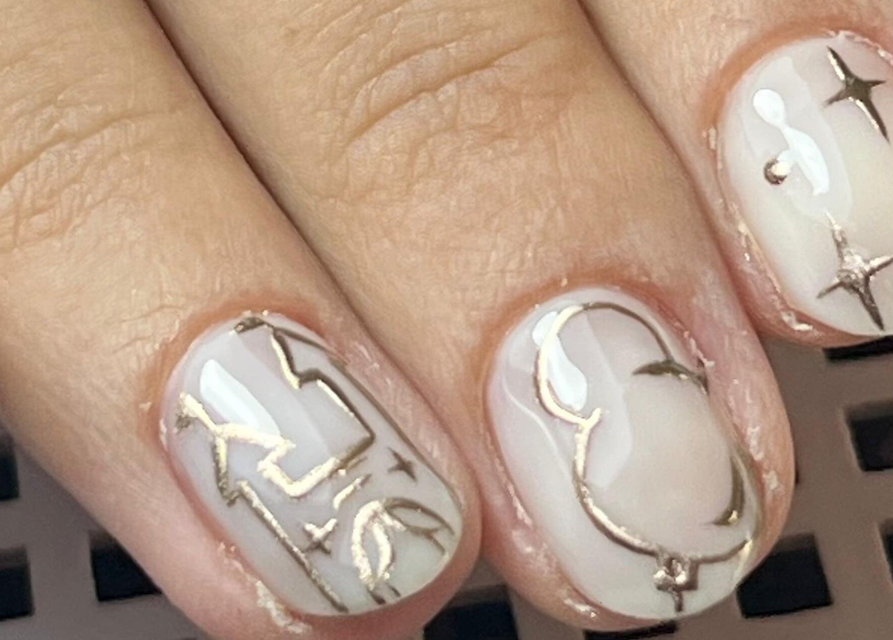 Diseño de uñas con arte galáctico en Uxia Nails La Loma, La Plata, Provincia De Buenos Aires, AR.